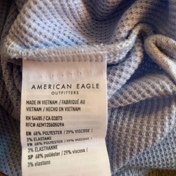 American eagle long sleeve sweater, very soft, cropped NWOT - Picture 4 of 4